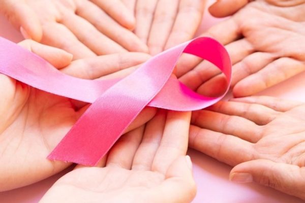 CÀNCER DE MAMA, més enllà d’un llaç rosa